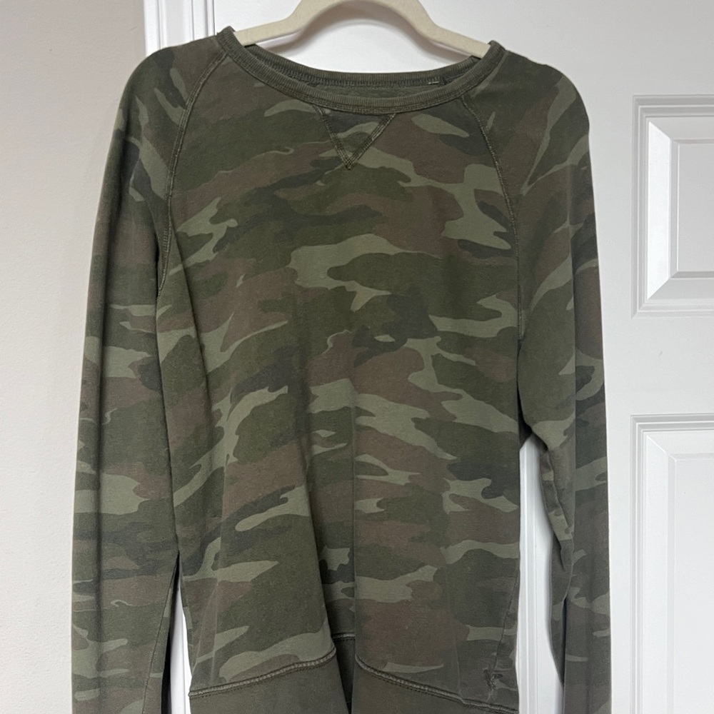 American Eagle Camo Crewneck